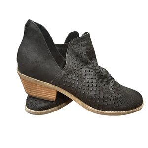 Dolce Vita black leather bootie.  Size 10M Gently worn, great condition!